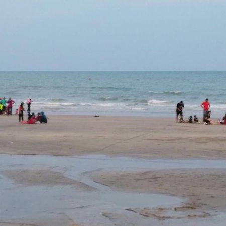 Damai Homestay Pantai Pelindung クアンタン エクステリア 写真