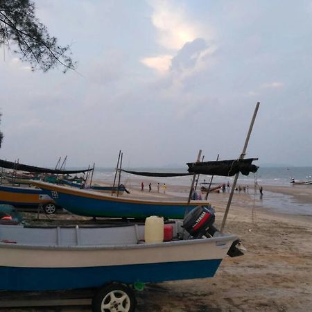 Damai Homestay Pantai Pelindung クアンタン エクステリア 写真